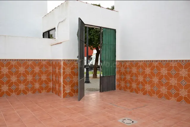 Tu próximo hogar en Sanlúcar la Mayor: tres dormitorios, pat - foto 3