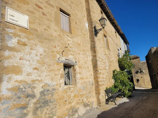 CASA CON CORRAL y TERRENO EN SAN MARTÍN DE UNX — 36