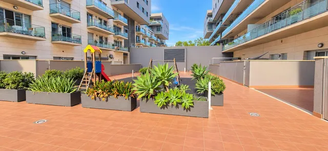 Vive junto al mar en Badalona: confort, tranquilidad y excelentes zonas comunitarias — 43