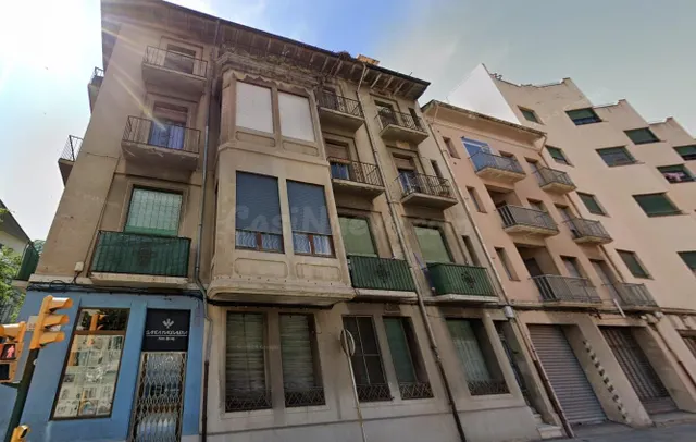 MARAVILLOSO PISO OKUPADO en Olot (Girona) - foto 2