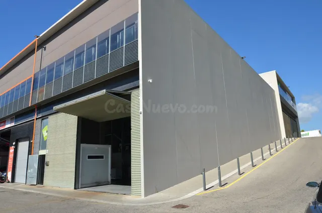 Nave esquinera en alquiler en zona industrial de Vilanova i  - foto 3