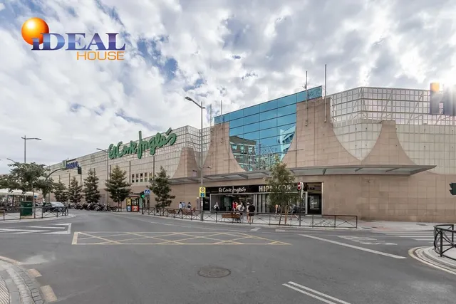 LOCAL COMERCIAL EN ARABIAL JUNTO HIPERCOR — 12