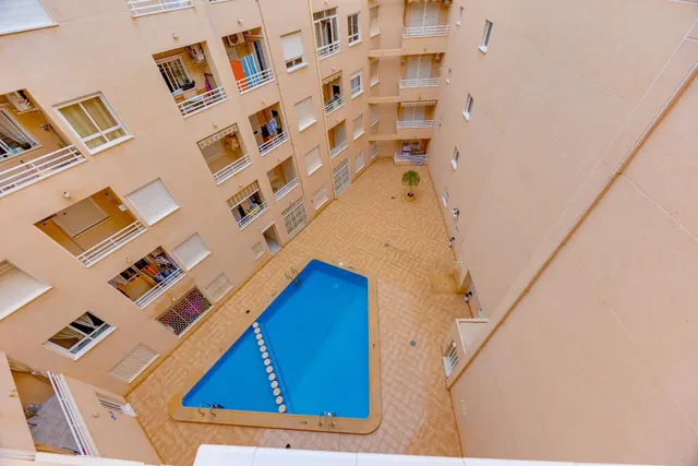 Encantador Apartamento de 2 dormitorios y 1 baño con piscina comunitaria — 21