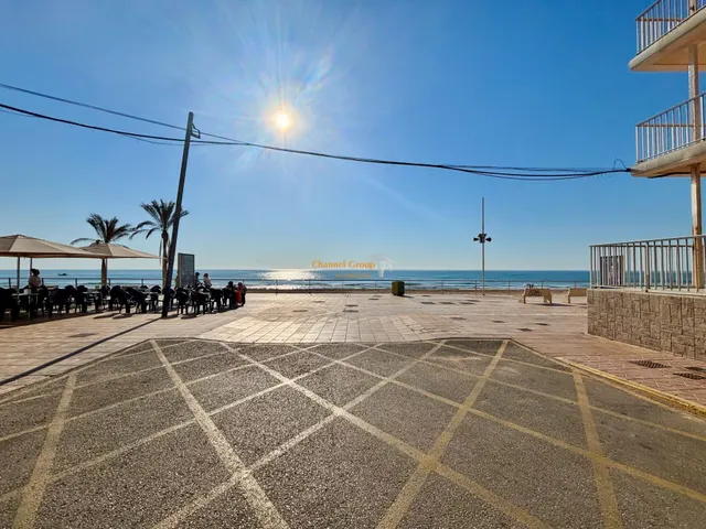 Planta baja en la playa del centro en Guardamar del Segura — 17