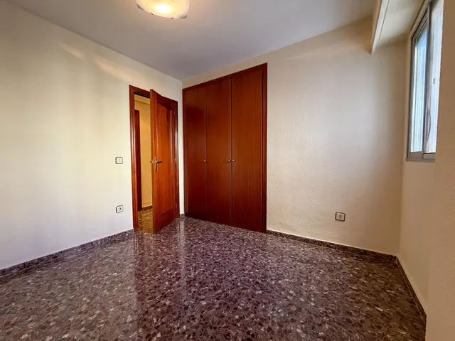 Piso de 4 habitaciones en alquiler en barrio Beteró — 16