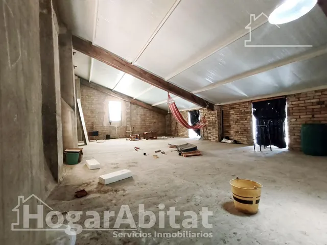 ¡PERFECTO PARA INVERTIR! CASA LUMINOSA Y ESQUINERA, CON LOCAL COMERCIAL — 25