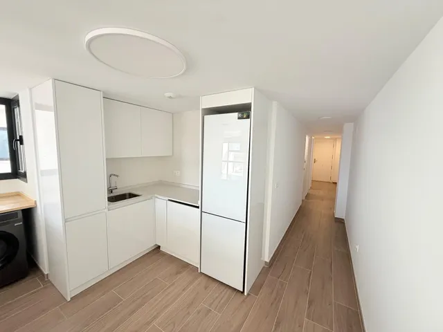 Luminoso apartamento semi-nuevo con terraza, piscina y parking — 10