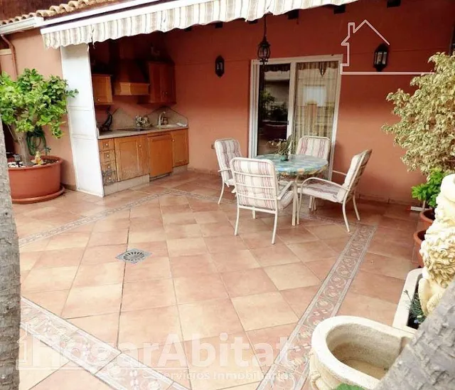 ¡CASA ESPECTACULAR! AMPLIA Y LUMINOSA CON BALCÓN Y TERRAZA — 6