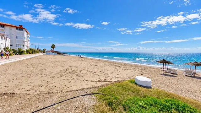 Exclusivo piso todo exterior en Laguna Beach, Torrox — 31