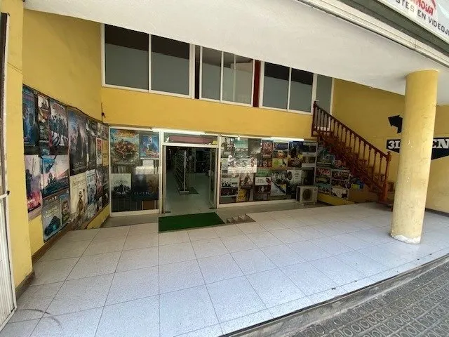 LOCAL EN VENTA CON MUY BUENA UBICACIÓN — 2