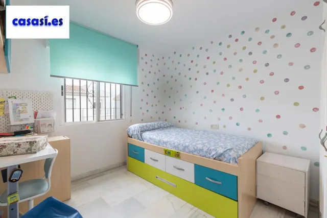 Casa independiente con piscina en La Zubia. — 23