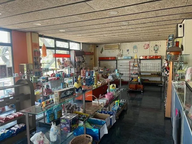 LOCAL ESQUINERO AMPLIO DIAFANO  TRASPASO CON ALQUILER