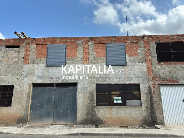 Casa y solar en VENTA en Sellent con posibilidad de crear 2 