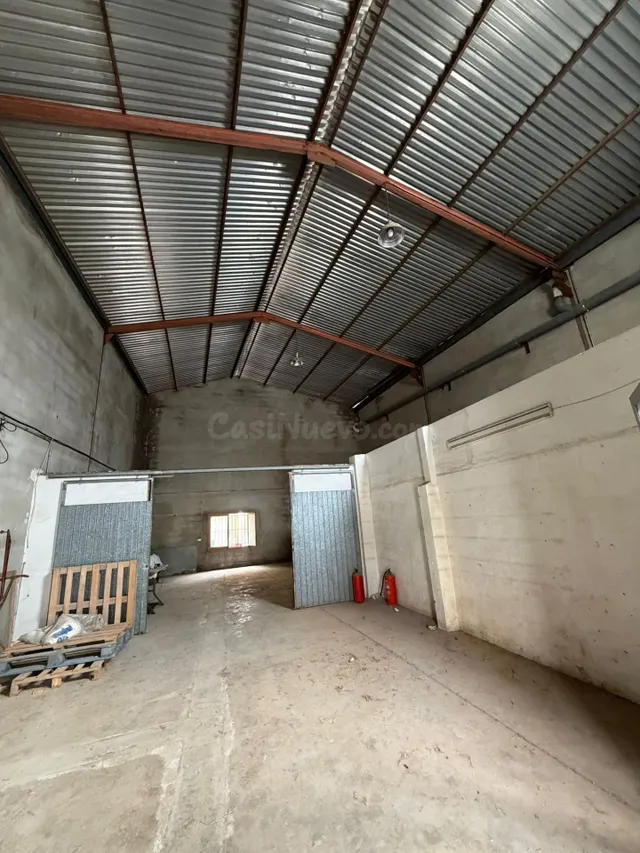 Oportunidad en Las Bayas (Elche): Nave de 198 m2 con gran po - foto 5