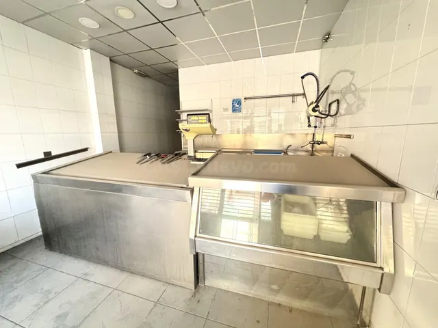 Se alquila o se vende local para comercio de alimentación en - foto 2