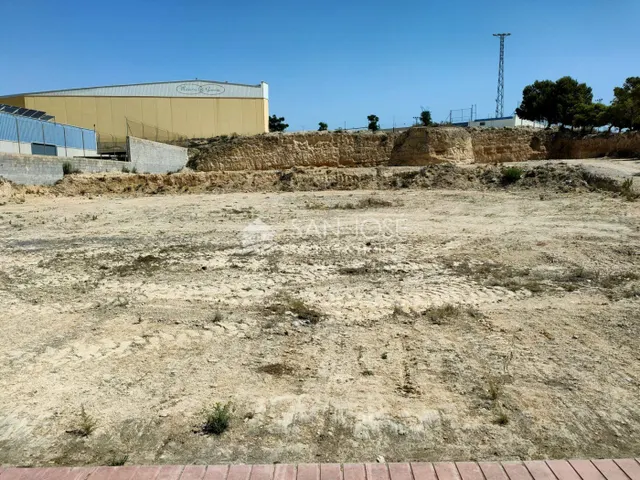 SE VENDE TERRENO URBANO CON USO TERCIARIO EN MONFORTE DEL CID — 2
