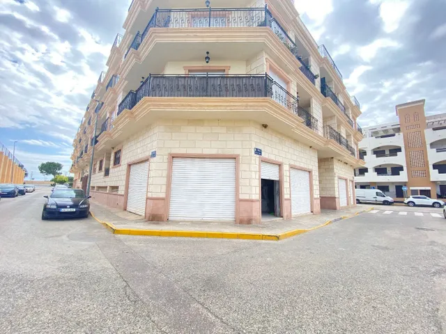 Local comercial 1 habitación 84m² en venta - Pueblo 5