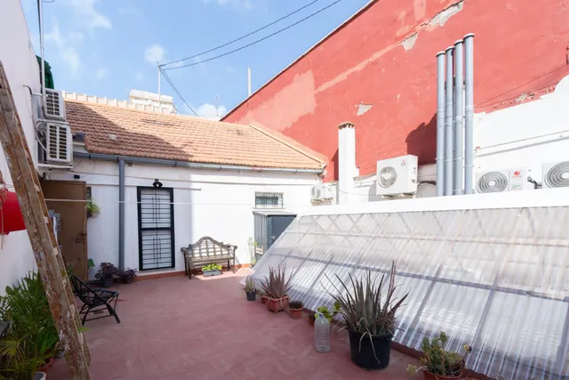En la calle del Aire, encantador piso que conserva su esencia original — 35