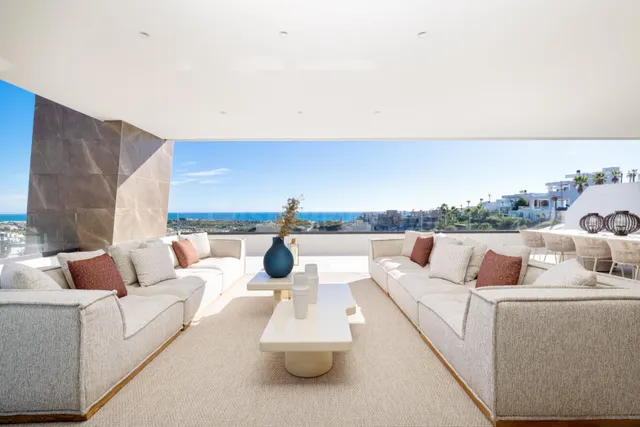 VIVIENDAS DE LUJO DE OBRA NUEVA EN SELWO CON VISTAS AL MAR Y