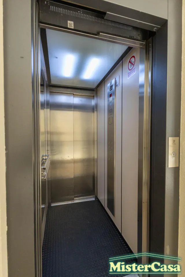 EXCLUSIVA. Piso zona sur VPO . 3 dormitorios , 2 baños , terraza . Plaza de garaje y trastero . — 33