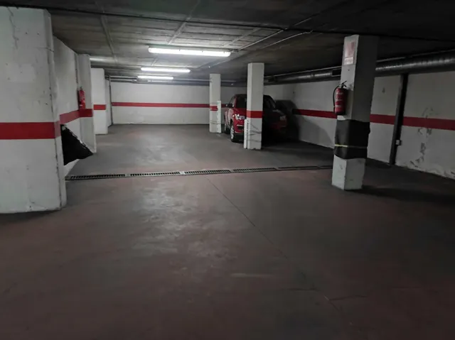 Plaza de garaje coche mediano en zona Delicias — 7