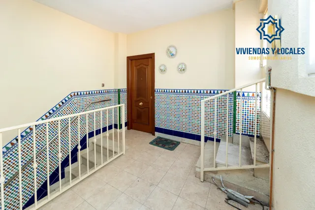 Local + vivienda en Avda. Cadiz — 8
