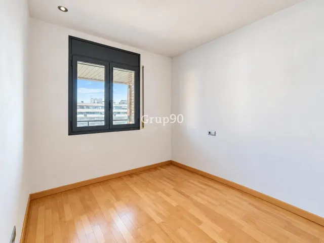 Exclusivo ático tríplex con gran terraza de 79 m2, 4 balcones y zona comunitaria con 2 piscinas y pista de pádel en cappont — 35