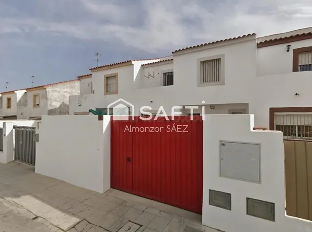 Casa adosada reformada con 4 dormitorios