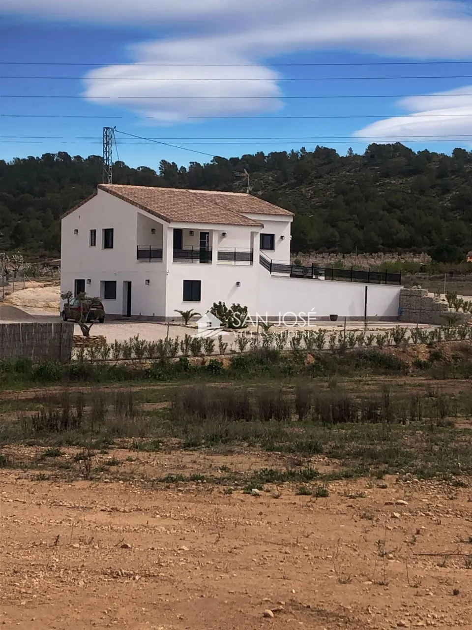 SE VENDE ESPECTACULAR CHALET DE LUJO EN MONOVAR.