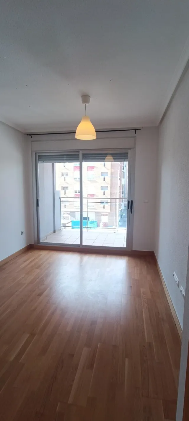 Oportunidad con TERRAZA en Juan Carlos I — 4
