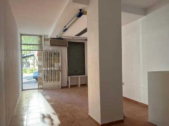 Alquiler de local comercial en el centro , próximo a la plaza circular