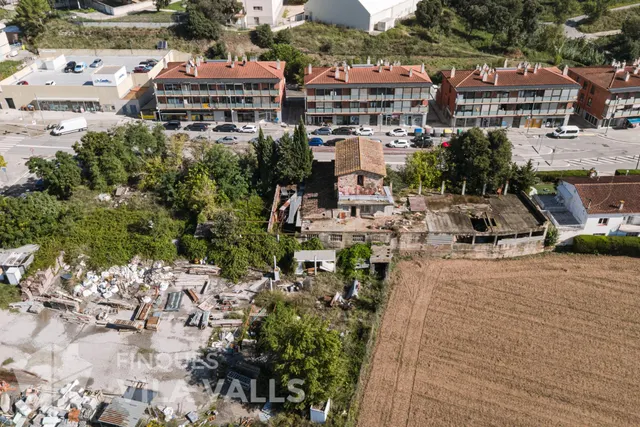Solar edificable + masia para reformar — 27