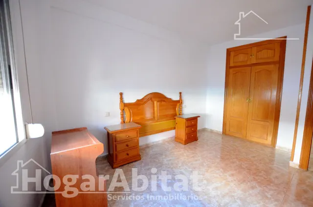 Alto, luminoso y exterior con balcón — 16