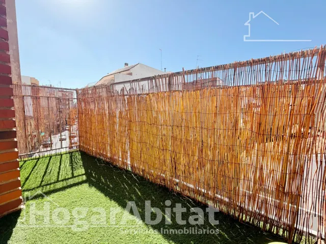 REFORMADO CON 4 DORMITORIOS Y BALCÓN — 17