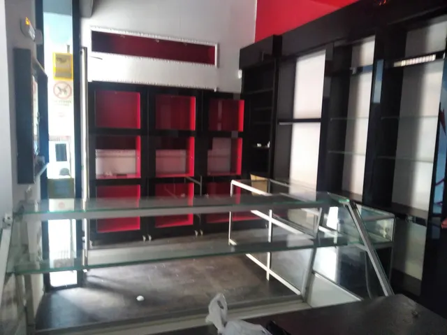 LOCAL EN ALQUILER ZONA CENTRO (ACONDICIONADO COMO PASTELERIA) — 2
