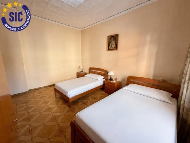 ESPECTACULAR VIVIENDA ESQUINERA CON GRAN GARAJE Y TERRAZA EN - foto 5