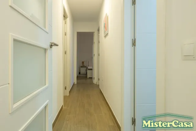 EXCLUSIVA!! Piso 3 dormitorios , 2 baños ,garaje y trastero . Gran patio  y piscina comunitaria . ROTA — 17