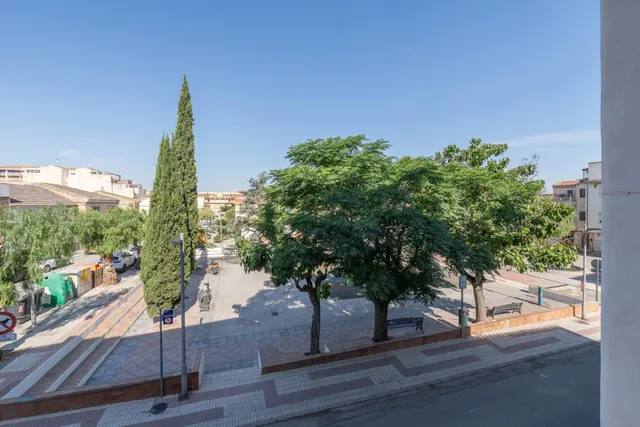 Venta de piso junto al metro de Churriana de la Vega — 28