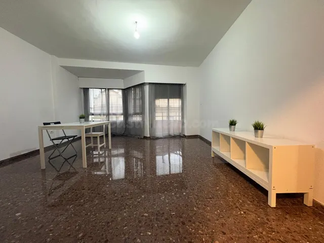 AMPLIO PISO EN PLENO CENTRO DE LLIRIA — 2