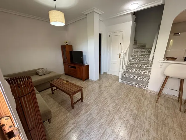 Elegante Dúplex Vacacional con Piscina y Terraza — 16