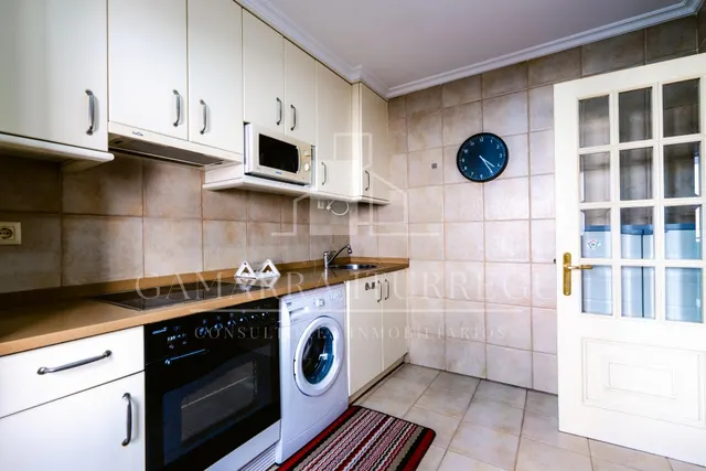 Gamarra Iturregui Consultores Inmobiliarios vende acogedora vivienda listo para entrar a vivir con garaje opcional en pleno Casco Viejo de Bermeo junto al Puerto. — 7
