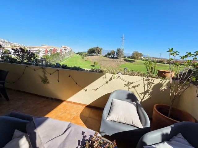 Bajo con terraza de 24 m2 y vistas al golf en Royal Golf Riviera, Riviera del Sol — 6