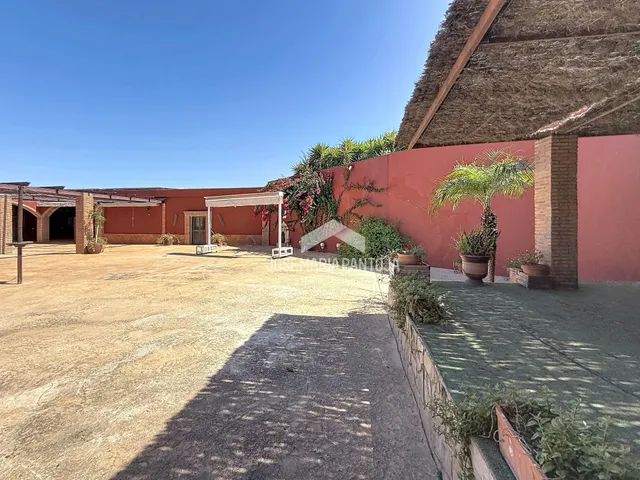FINCA DE RECREO Y CHALET — 23