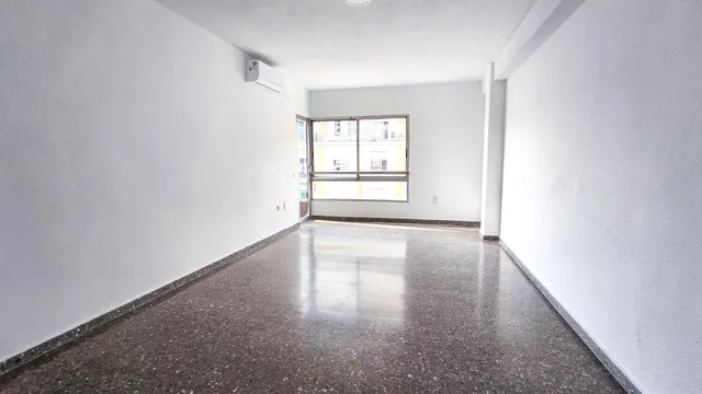 Amplio Piso en Alquiler con Terraza en La Creu del Grau, Valencia — 2
