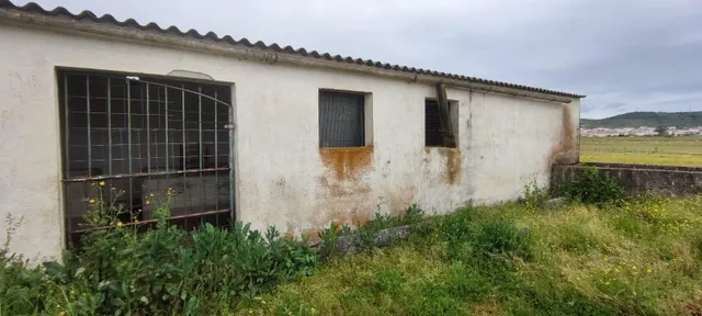 Gran terreno con construcción - foto 2