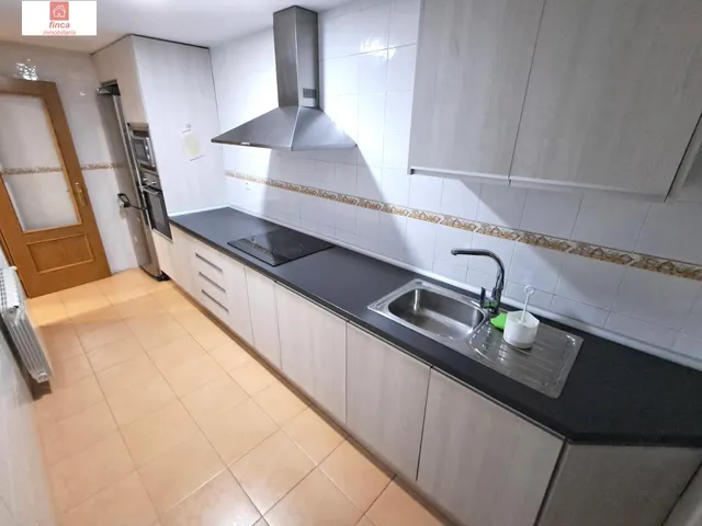ALQUILER EN MONTIJO DE PISO AMUEBLADO CON ASCENSOR Y GARAJE, CALEFACCIÓN, SPLIT DE AIRE EN SALÓN, LUMINOSO Y CERCA DEL CENTRO — 10
