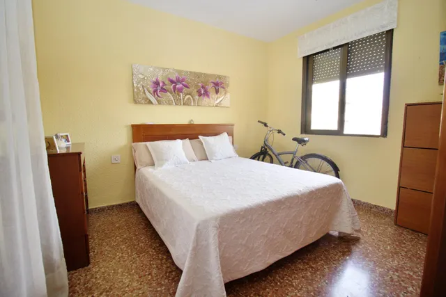 Piso con piscina, garaje y a dos calles de la playa — 19