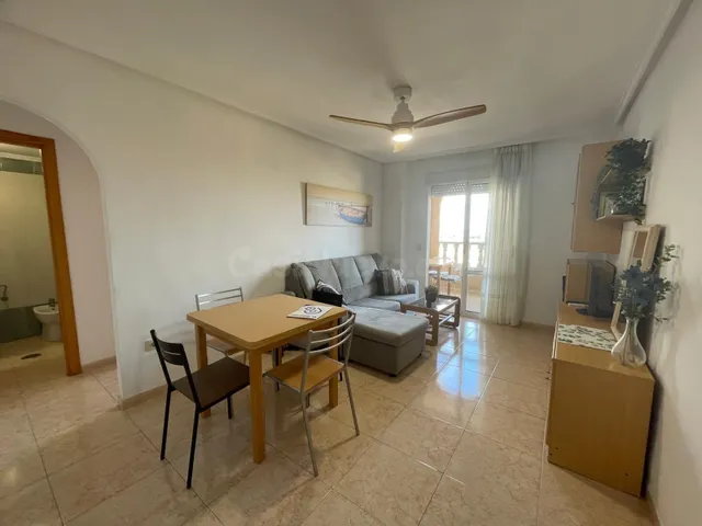Apartamento exterior con vistas despejadas y piscina comunitaria en Torrevieja — 4