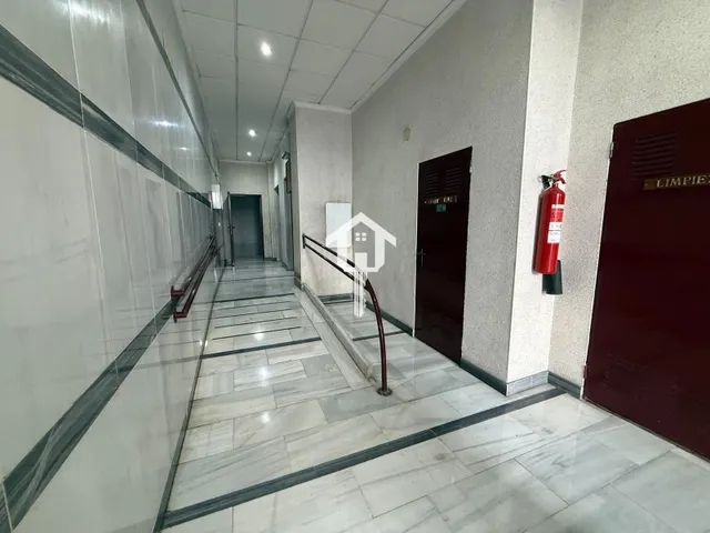 PISO EN VENTA EN ALICANTE. ZONA DE LA FLORIDA. 114m2, 3 habitaciones DOBLES, 1 BAÑO COMPLETO Y UN ASEO. PRIMERA PLANTA CON ASCENSOR. — 31
