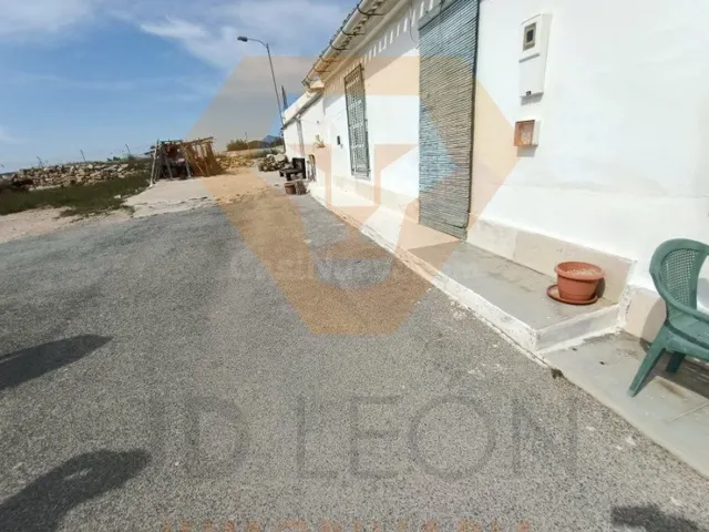 SE VENDE CASA CON PARCELA EN BARINAS - foto 3